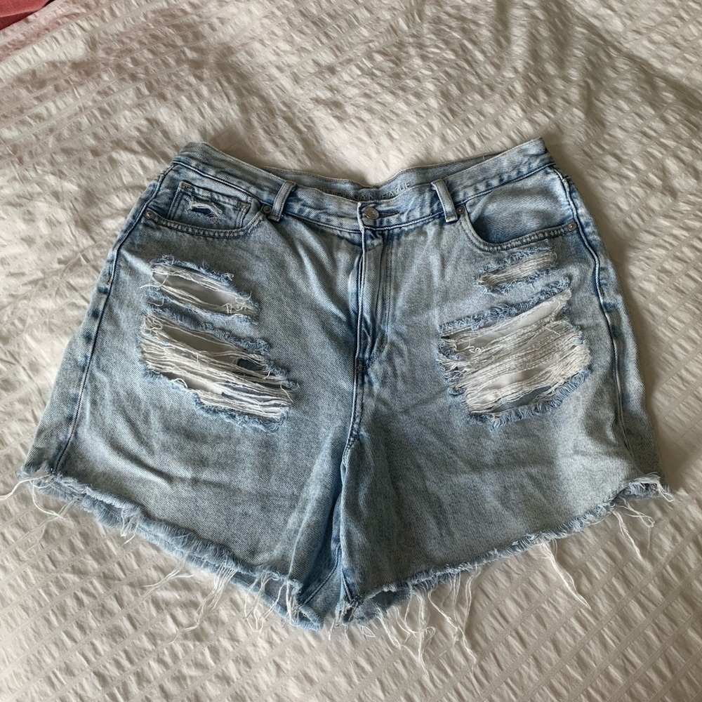 American Eagle Distressed Mom Short